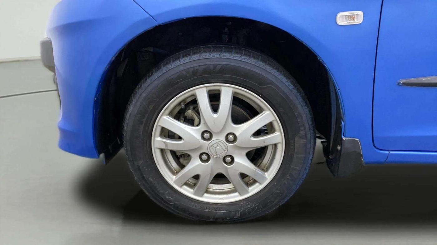 2012 Honda Brio V MT, Petrol, Manual, 71,964 km, Left Front Wheel