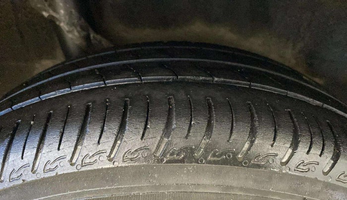 2012 Honda Brio V MT, Petrol, Manual, 71,964 km, Right Rear Tyre Tread