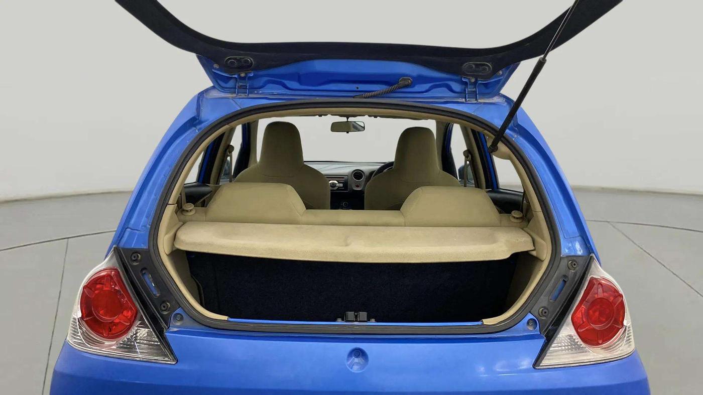 2012 Honda Brio V MT, Petrol, Manual, 71,964 km, Boot Door Open