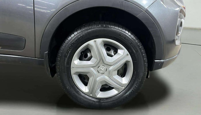 2020 Tata NEXON XMA SUNROOF PETROL, Petrol, Automatic, 29,090 km, Right Front Wheel