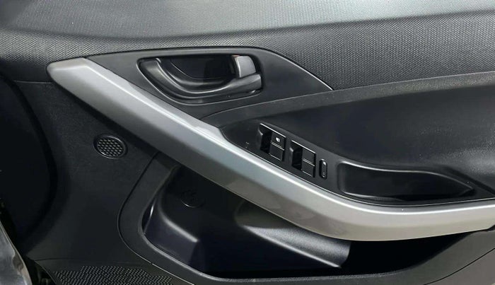 2020 Tata NEXON XMA SUNROOF PETROL, Petrol, Automatic, 29,090 km, Driver Side Door Panels Control