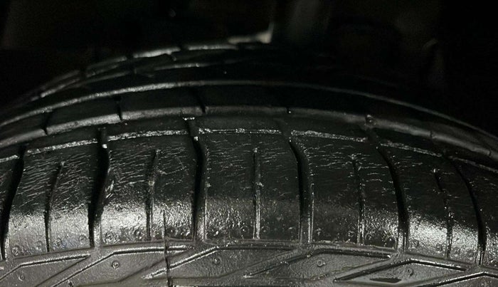 2020 Tata NEXON XMA SUNROOF PETROL, Petrol, Automatic, 29,090 km, Left Front Tyre Tread