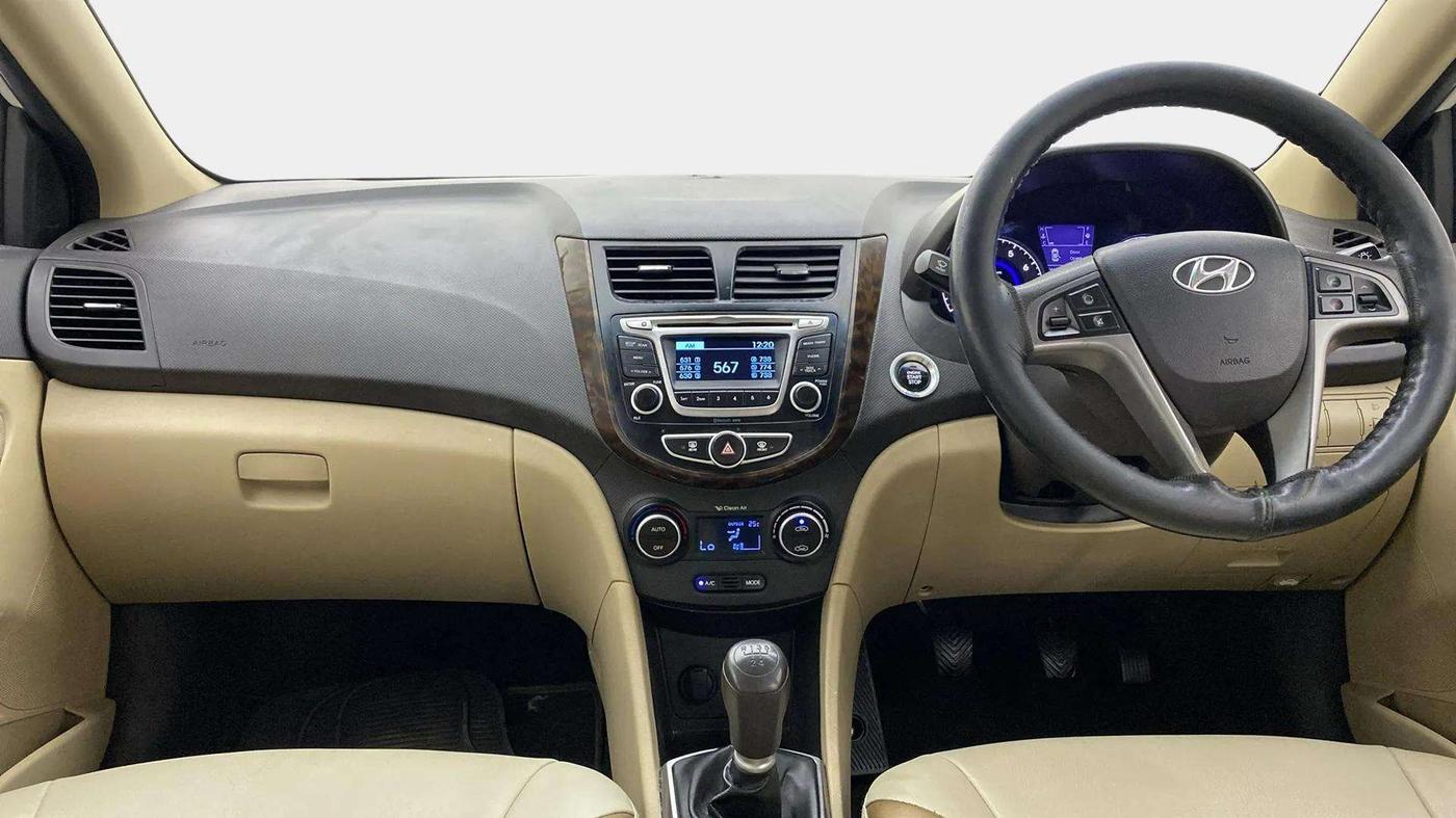 2015 Hyundai Verna FLUIDIC 4S 1.6 VTVT S(O), Petrol, Manual, 54,054 km, Dashboard