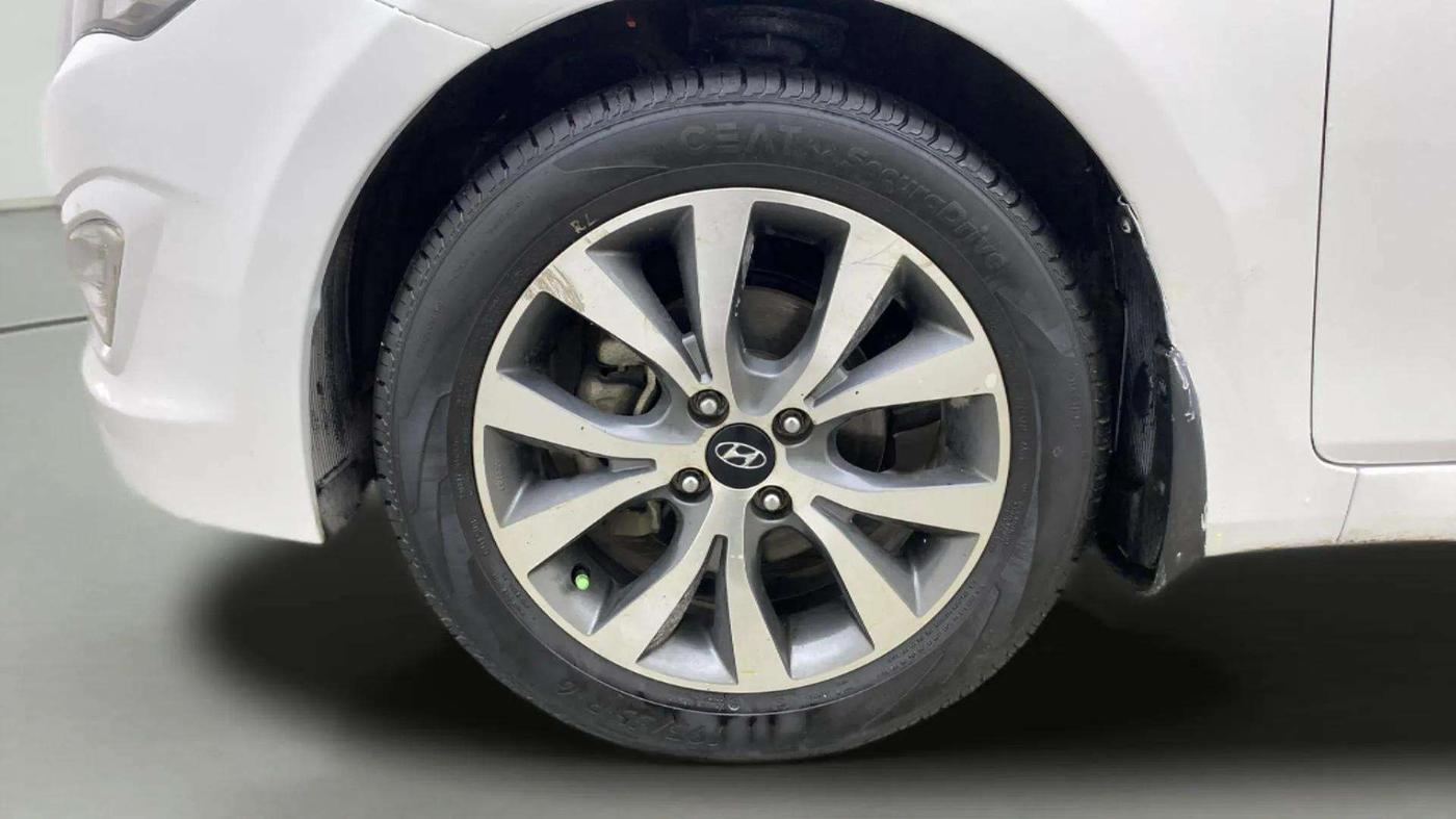 2015 Hyundai Verna FLUIDIC 4S 1.6 VTVT S(O), Petrol, Manual, 54,054 km, Left Front Wheel