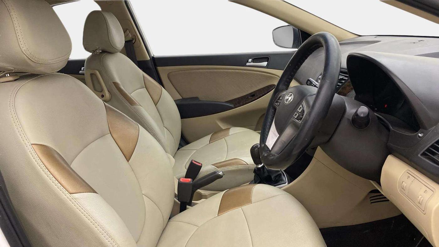 2015 Hyundai Verna FLUIDIC 4S 1.6 VTVT S(O), Petrol, Manual, 54,054 km, Right Side Front Door Cabin