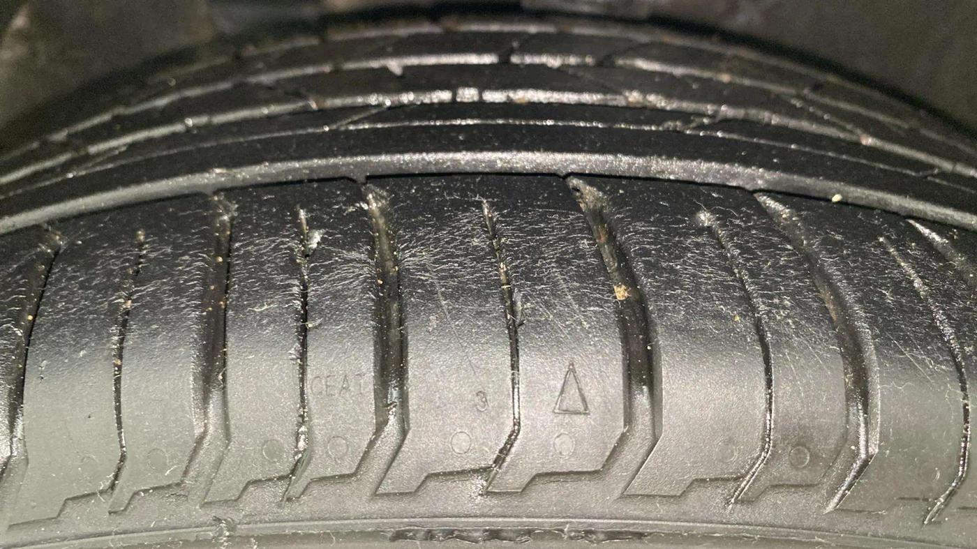 2015 Hyundai Verna FLUIDIC 4S 1.6 VTVT S(O), Petrol, Manual, 54,054 km, Left Front Tyre Tread