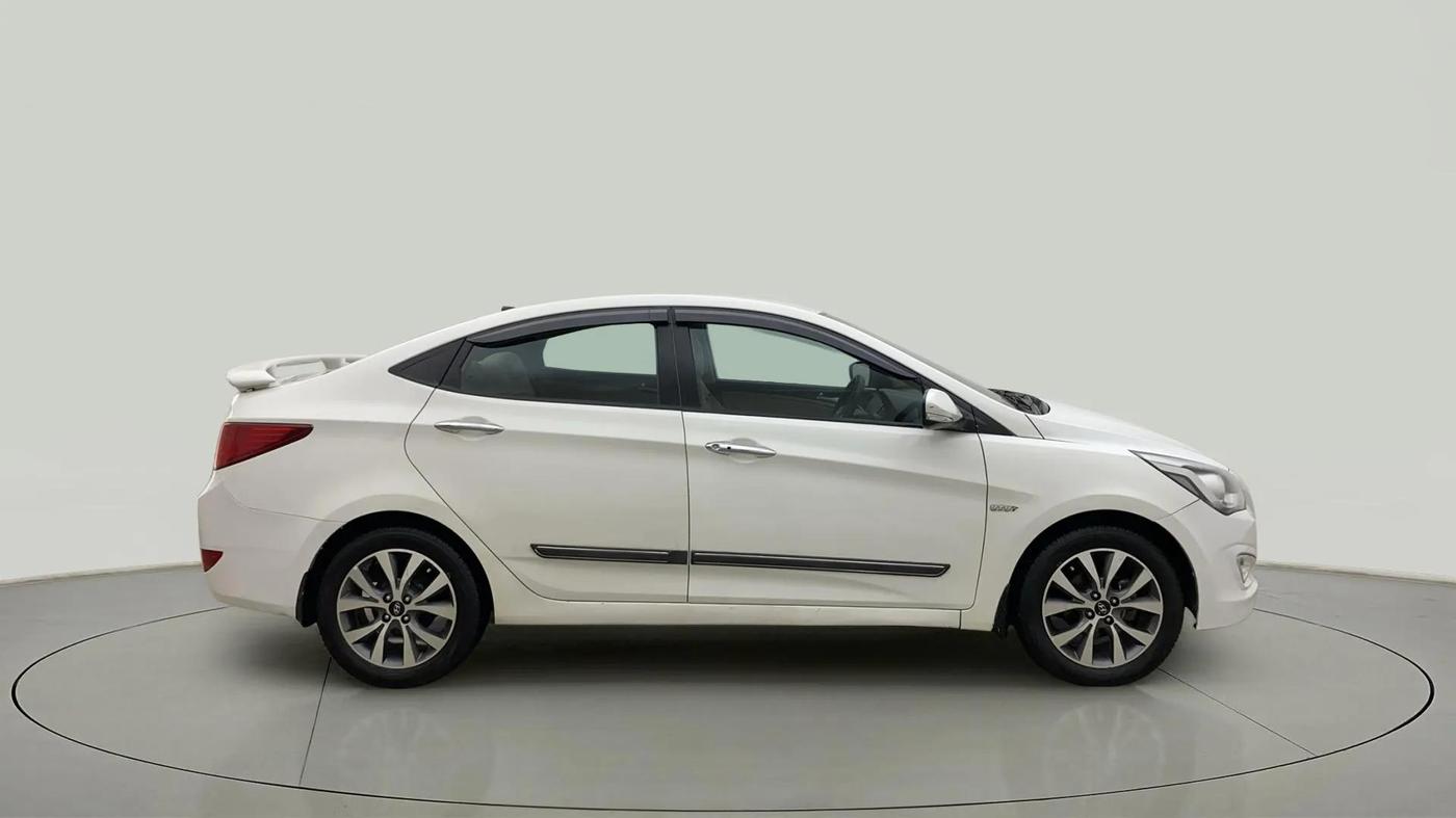 2015 Hyundai Verna FLUIDIC 4S 1.6 VTVT S(O), Petrol, Manual, 54,054 km, Right Side View
