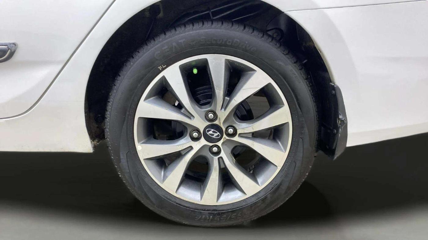 2015 Hyundai Verna FLUIDIC 4S 1.6 VTVT S(O), Petrol, Manual, 54,054 km, Left Rear Wheel