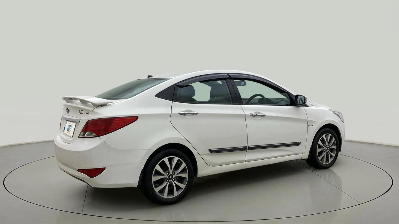 2015 Hyundai Verna FLUIDIC 4S 1.6 VTVT S(O), Petrol, Manual, 54,054 km, Right Back Diagonal