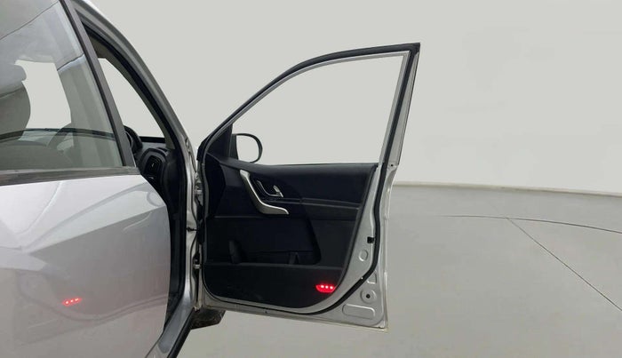 2019 Mahindra XUV500 W9, Diesel, Manual, 88,963 km, RHS Front Door