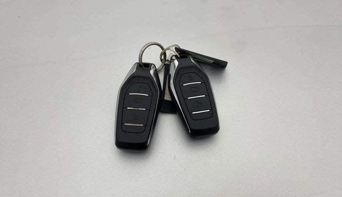 2019 Mahindra XUV500 W9, Diesel, Manual, 88,963 km, Key Close Up