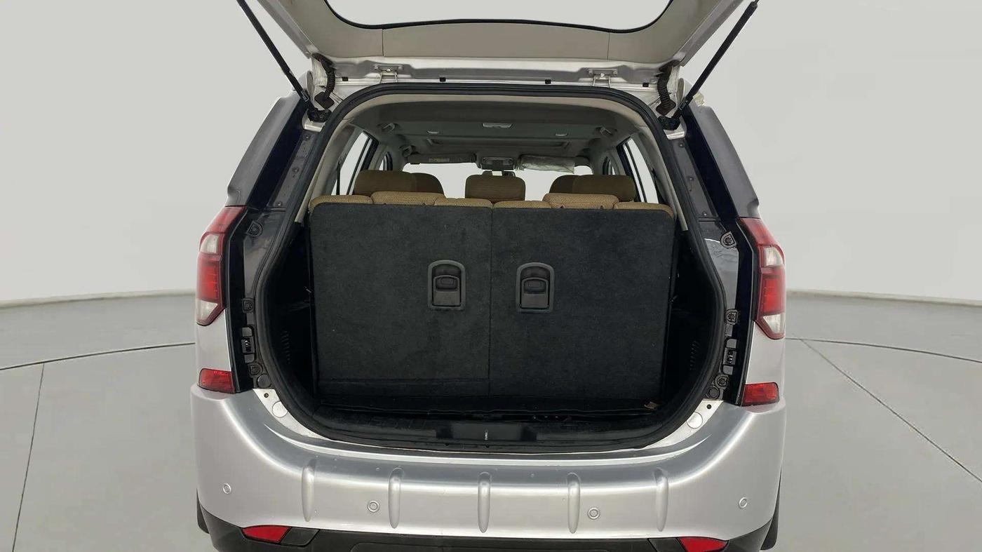 2019 Mahindra XUV500 W9, Diesel, Manual, 88,963 km, Boot Inside