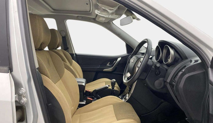 2019 Mahindra XUV500 W9, Diesel, Manual, 88,963 km, Right Side Front Door Cabin