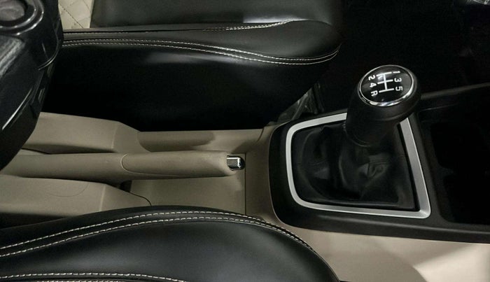 2023 Maruti Dzire VXI, Petrol, Manual, 8,877 km, Gear Lever