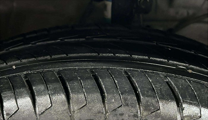 2023 Maruti Dzire VXI, Petrol, Manual, 8,877 km, Right Front Tyre Tread