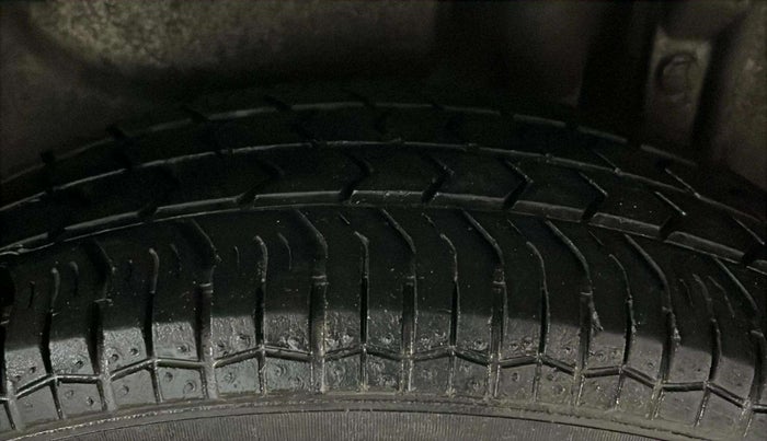 2015 Maruti Swift Dzire VXI, Petrol, Manual, 45,718 km, Left Rear Tyre Tread