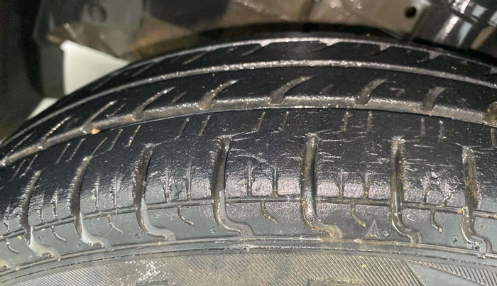 2018 Renault Kwid CLIMBER 1.0 AMT, Petrol, Automatic, 20,871 km, Left Front Tyre Tread