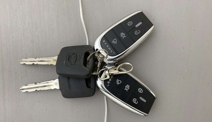 2024 Nissan MAGNITE Acenta B4D 1.0 Petrol AMT, Petrol, Automatic, 10,281 km, Key Close Up