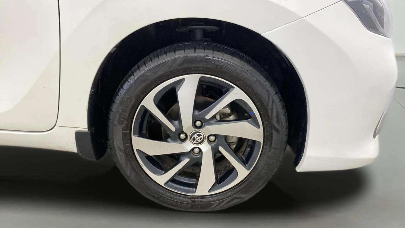2023 Toyota Glanza G AMT, Petrol, Automatic, 25,499 km, Right Front Wheel