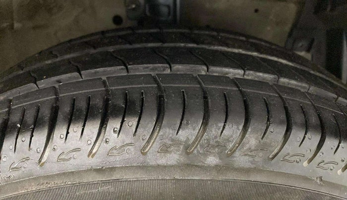 2012 Maruti Ertiga VXI, Petrol, Manual, 52,904 km, Right Front Tyre Tread
