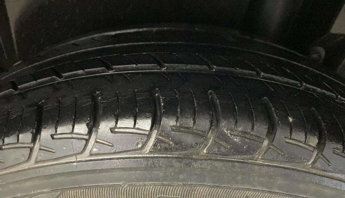 2012 Maruti Ertiga VXI, Petrol, Manual, 52,904 km, Left Rear Tyre Tread