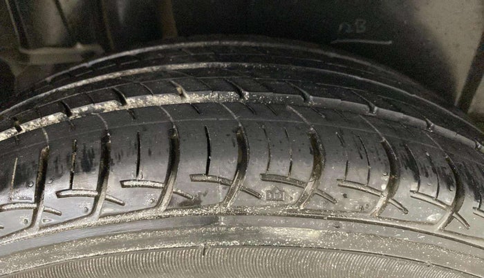 2012 Maruti Ertiga VXI, Petrol, Manual, 52,904 km, Right Rear Tyre Tread
