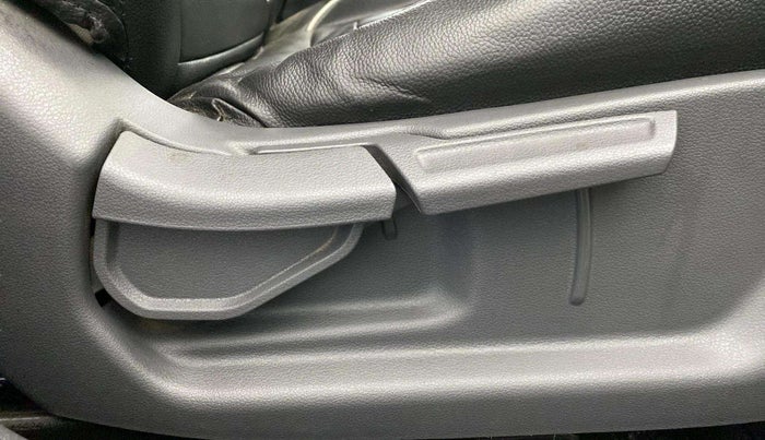 2020 Hyundai GRAND I10 NIOS SPORTZ 1.2 KAPPA VTVT CNG, CNG, Manual, 81,335 km, Driver Side Adjustment Panel