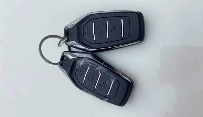 2020 Mahindra XUV500 W7, Diesel, Manual, 68,589 km, Key Close Up