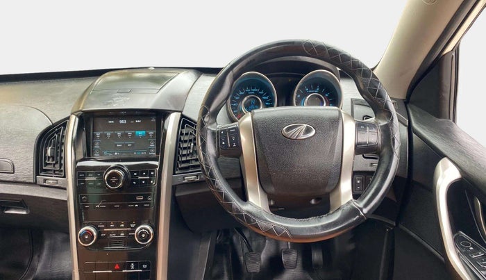 2020 Mahindra XUV500 W7, Diesel, Manual, 68,589 km, Air Conditioner