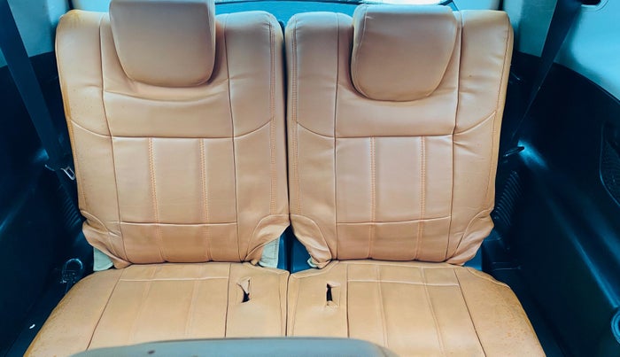 2020 Mahindra XUV500 W7, Diesel, Manual, 68,589 km, Third Seat Row ( optional )