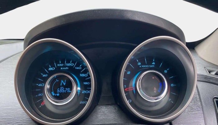 2020 Mahindra XUV500 W7, Diesel, Manual, 68,589 km, Odometer Image