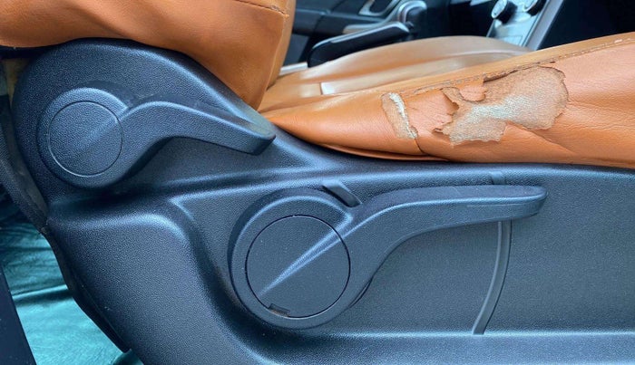 2020 Mahindra XUV500 W7, Diesel, Manual, 68,589 km, Driver Side Adjustment Panel