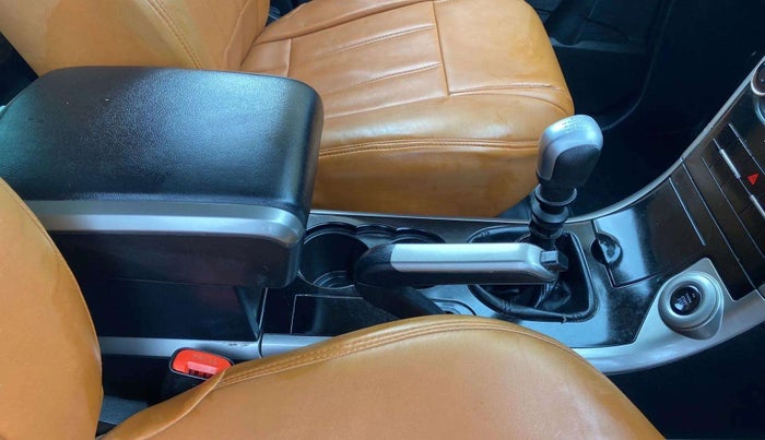 2020 Mahindra XUV500 W7, Diesel, Manual, 68,589 km, Gear Lever