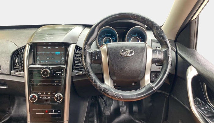 2020 Mahindra XUV500 W7, Diesel, Manual, 68,589 km, Steering Wheel Close Up