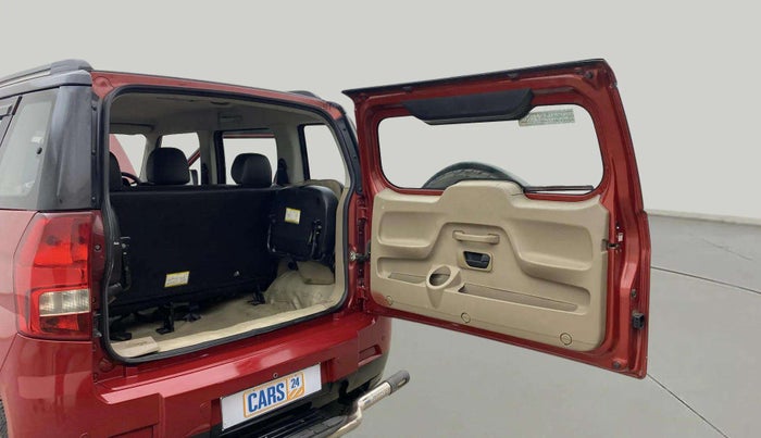 2018 Mahindra TUV300 T10 DUAL TONE, Diesel, Manual, 1,27,079 km, Boot Door Open