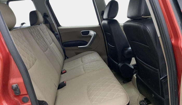 2018 Mahindra TUV300 T10 DUAL TONE, Diesel, Manual, 1,27,079 km, Right Side Rear Door Cabin