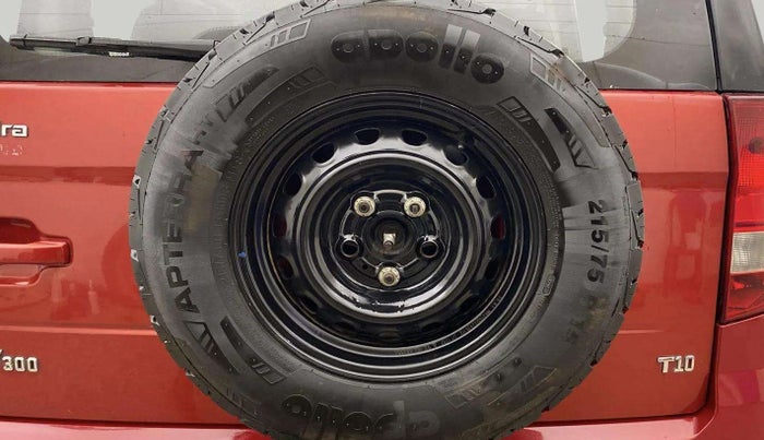 2018 Mahindra TUV300 T10 DUAL TONE, Diesel, Manual, 1,27,079 km, Spare Tyre