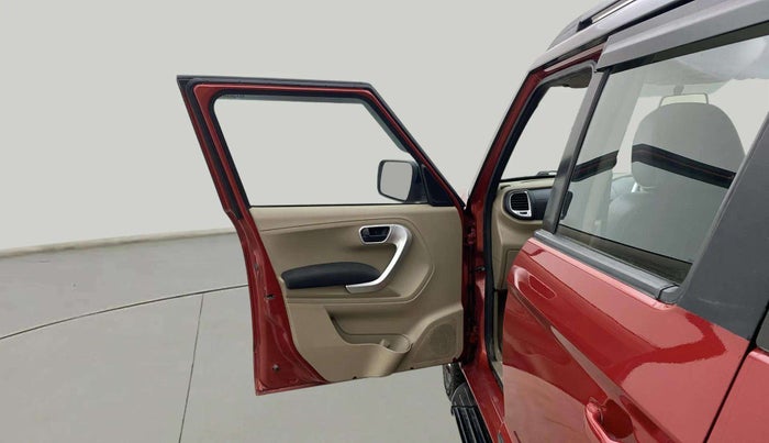 2018 Mahindra TUV300 T10 DUAL TONE, Diesel, Manual, 1,27,079 km, LHS Front Door
