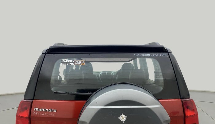 2018 Mahindra TUV300 T10 DUAL TONE, Diesel, Manual, 1,27,079 km, Rear Windshield