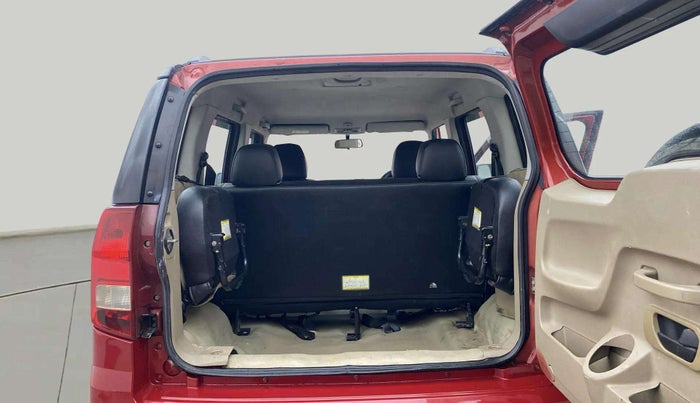 2018 Mahindra TUV300 T10 DUAL TONE, Diesel, Manual, 1,27,079 km, Boot Inside