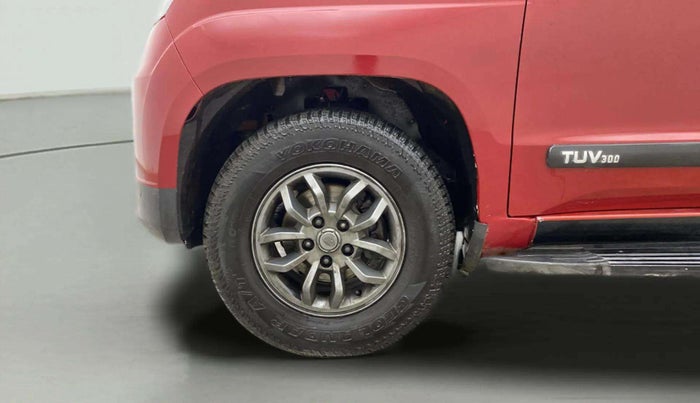 2018 Mahindra TUV300 T10 DUAL TONE, Diesel, Manual, 1,27,079 km, Left Front Wheel