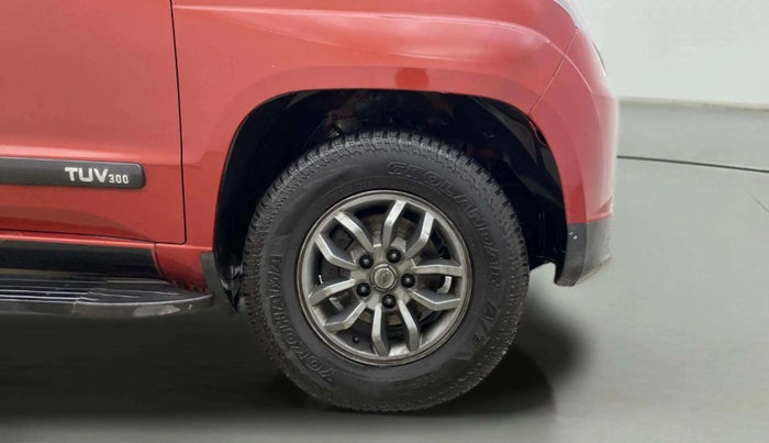 2018 Mahindra TUV300 T10 DUAL TONE, Diesel, Manual, 1,27,079 km, Right Front Wheel