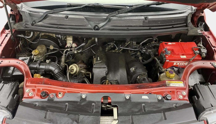 2018 Mahindra TUV300 T10 DUAL TONE, Diesel, Manual, 1,27,079 km, Engine View