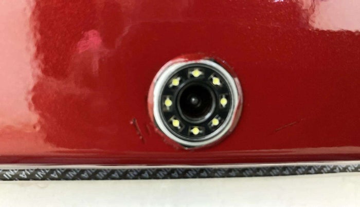 2018 Mahindra TUV300 T10 DUAL TONE, Diesel, Manual, 1,27,079 km, Parking Camera