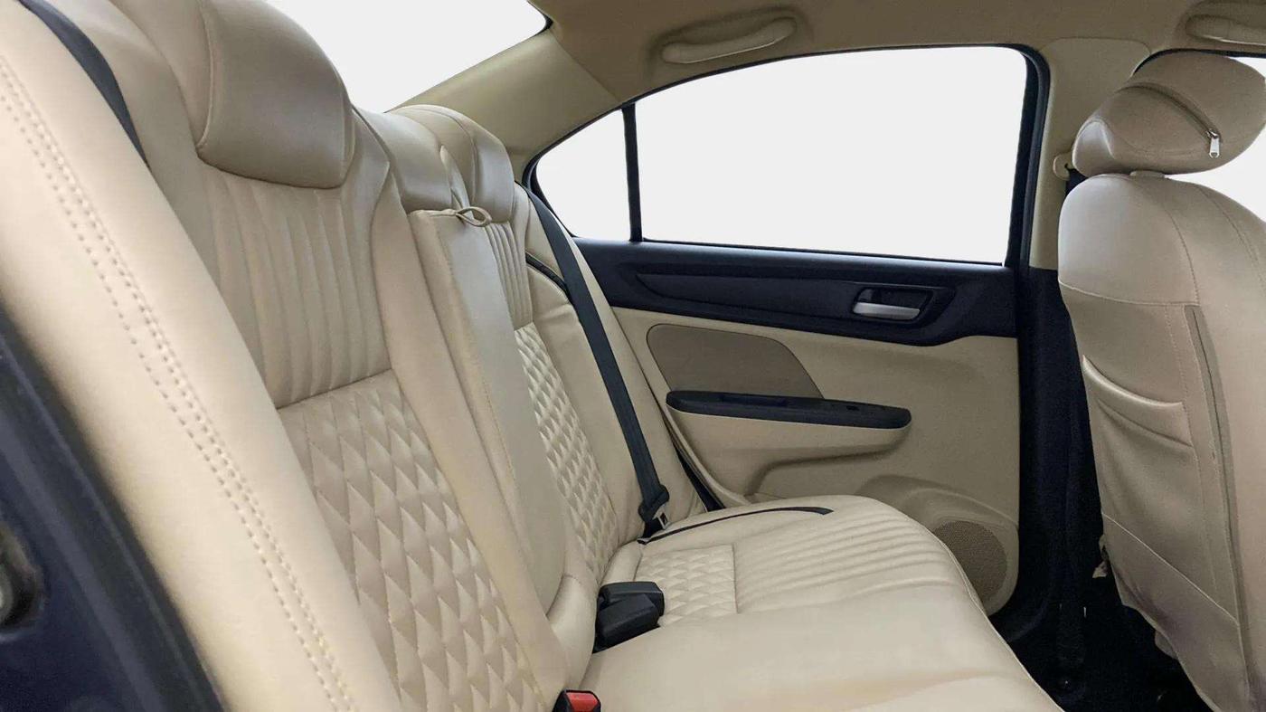 2024 Honda Amaze 1.2L I-VTEC VX CVT, Petrol, Automatic, 26,420 km, Right Side Rear Door Cabin
