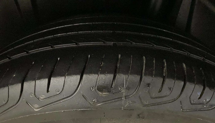 2020 Maruti XL6 ZETA MT, Petrol, Manual, 60,908 km, Left Rear Tyre Tread