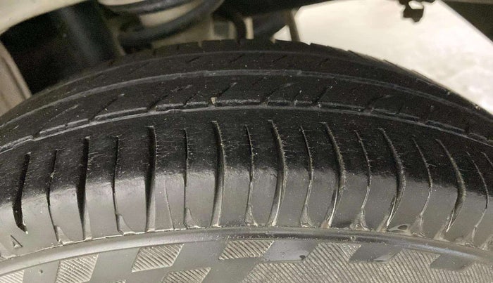 2015 Maruti Alto 800 LXI, Petrol, Manual, 47,747 km, Left Rear Tyre Tread