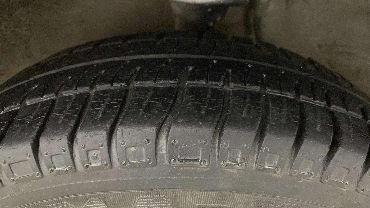 2015 Maruti Alto 800 LXI, Petrol, Manual, 47,747 km, Left Front Tyre Tread
