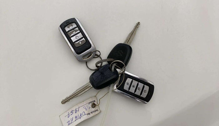 2015 Maruti Alto 800 LXI, Petrol, Manual, 47,747 km, Key Close Up