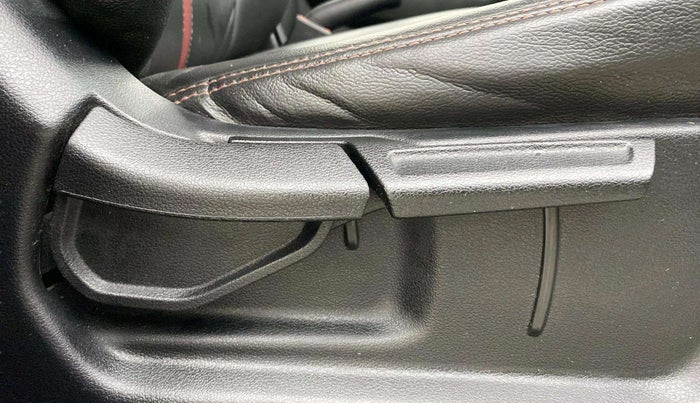 2022 Hyundai VENUE S+ 1.2, Petrol, Manual, 72,098 km, Driver Side Adjustment Panel